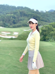 Bóng hồng Việt “thi nhau” đọ sắc qua những tấm ảnh golf 